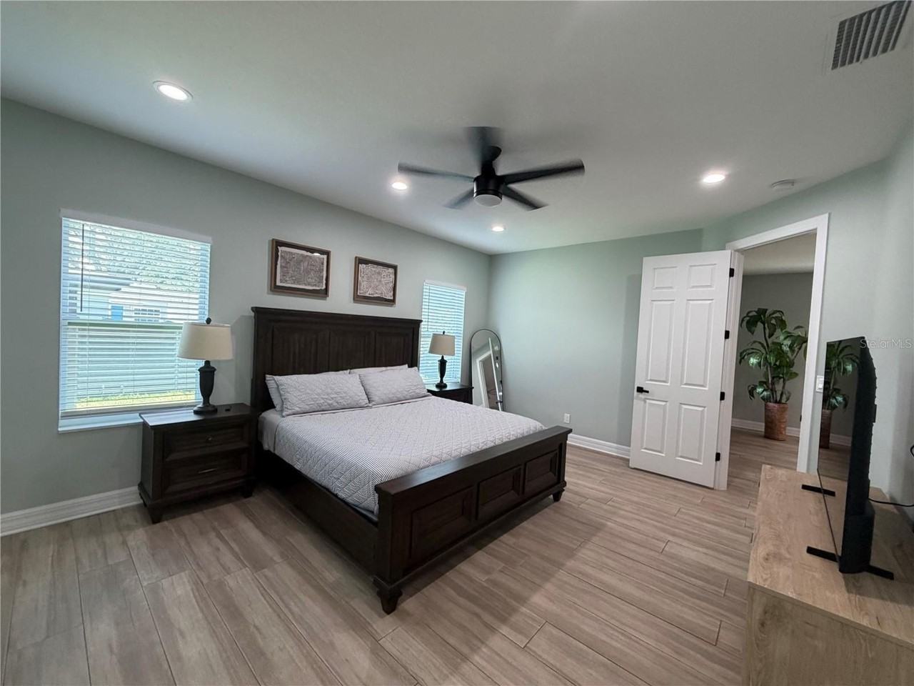 4411 N Tampania Ave - Photo 3 of 31