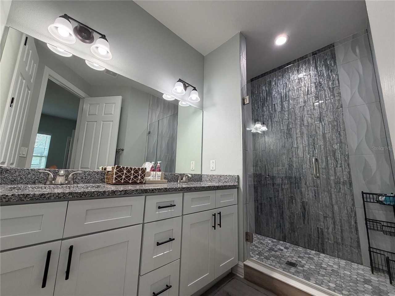 4411 N Tampania Ave - Photo 6 of 31