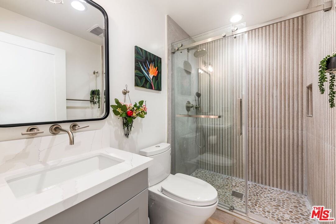 3643 Helms Ave - Photo 5 of 8