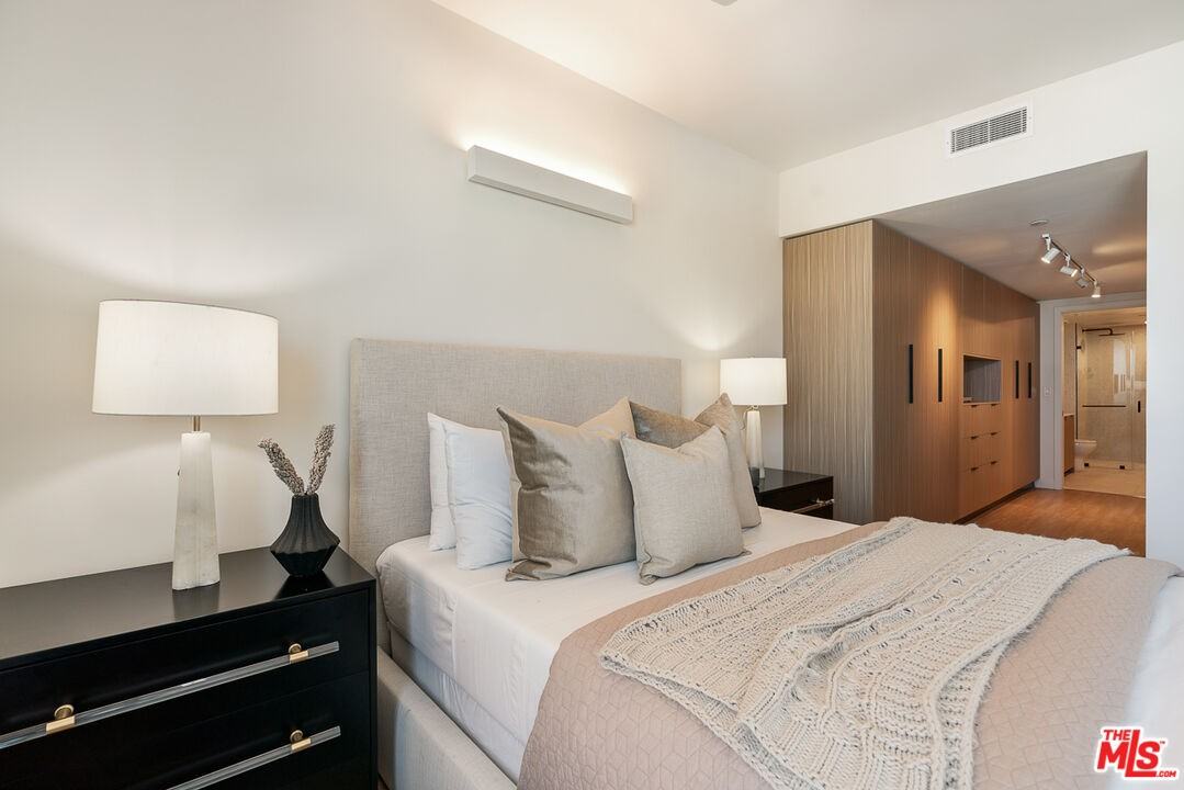 3688 Overland Ave #520 - Photo 3 of 8