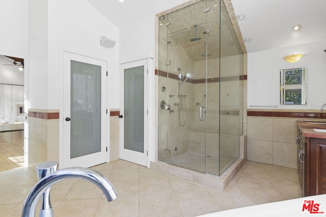 2128 Camden Ave - Photo 5 of 8