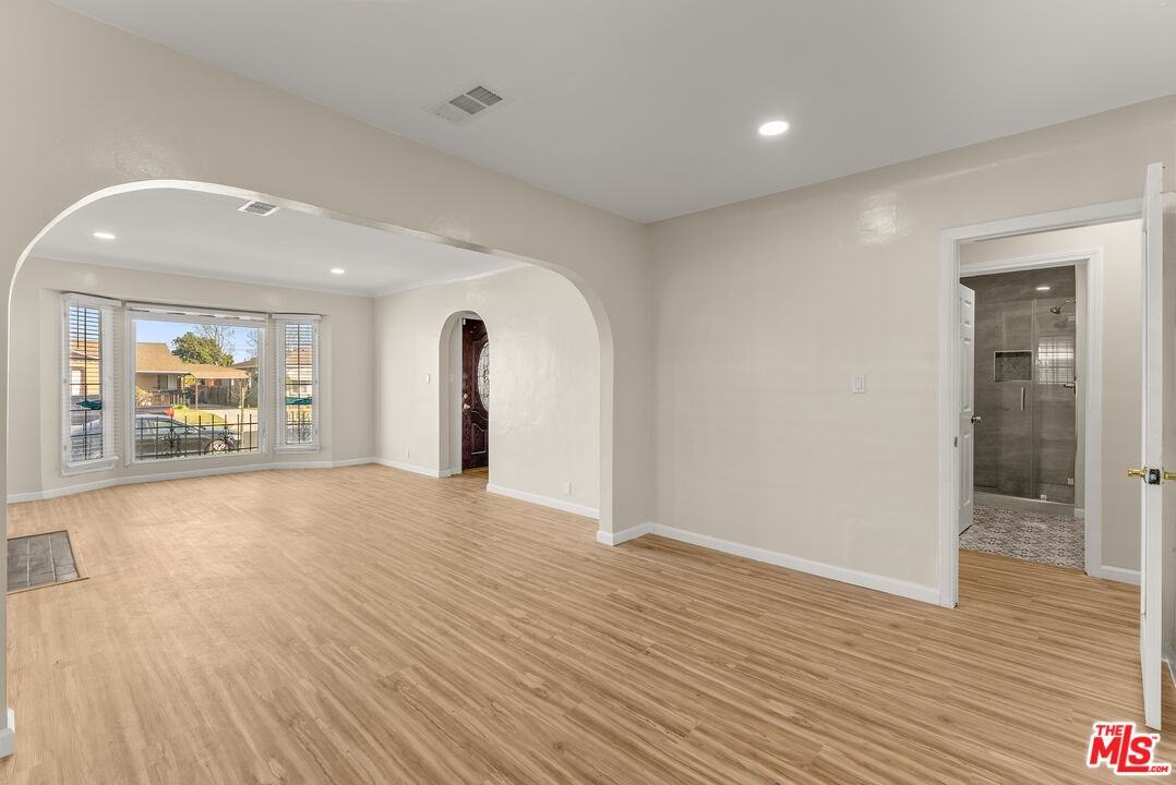8905 S Wilton Pl - Photo 2 of 8