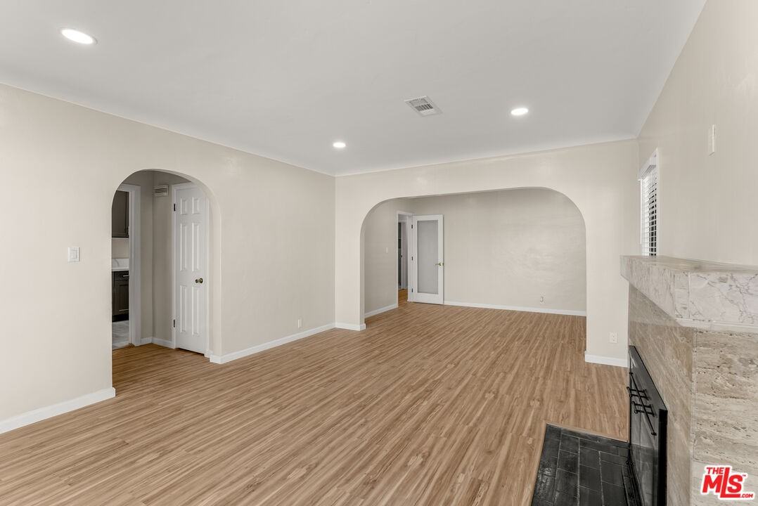 8905 S Wilton Pl - Photo 5 of 8