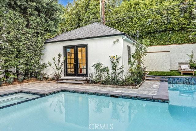 725 N Doheny Dr - Photo 6 of 8