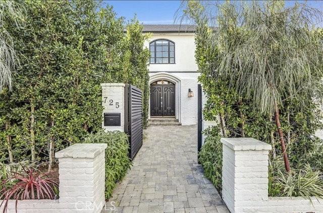 725 N Doheny Dr - Photo 7 of 8