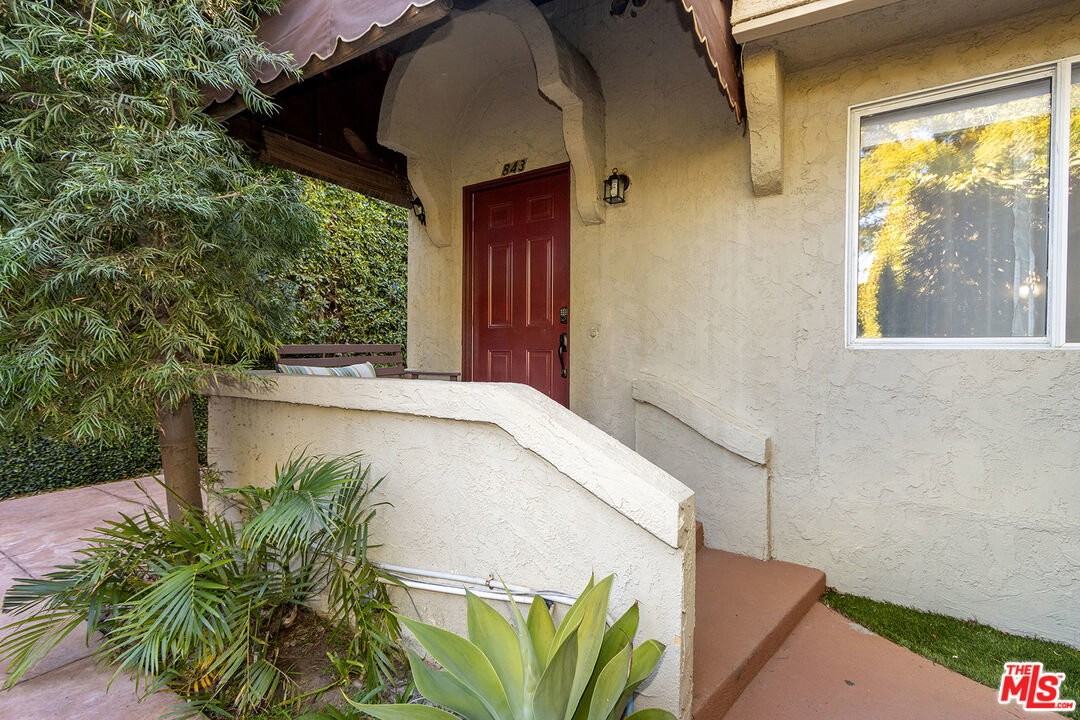 843 N Ogden Dr - Photo 4 of 8