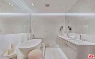 featured image of 6250 Hollywood Blvd #12D