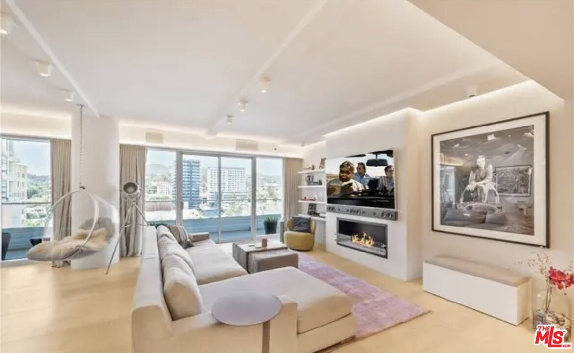 6250 Hollywood Blvd #12D - Photo 3 of 8
