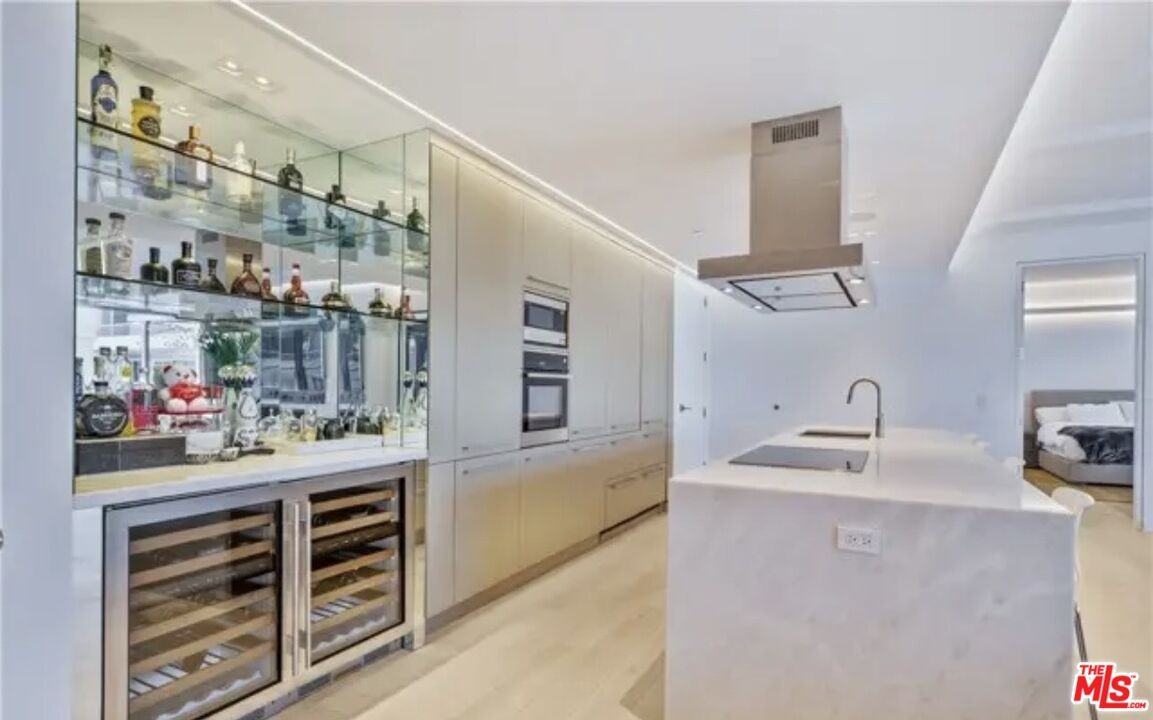 6250 Hollywood Blvd #12D - Photo 5 of 8