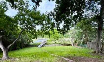 2028 Old Oaks Dr - Photo 2 of 14