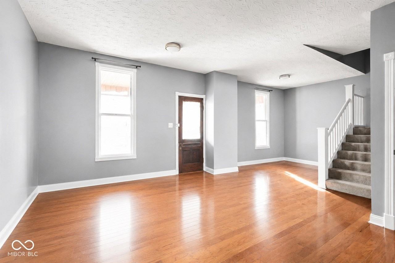 1124 Evison St - Photo 2 of 16