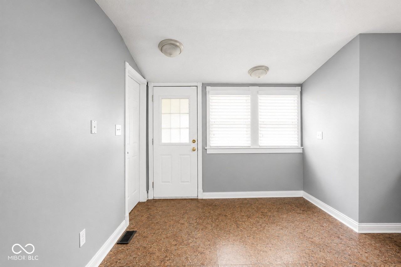 1124 Evison St - Photo 6 of 16