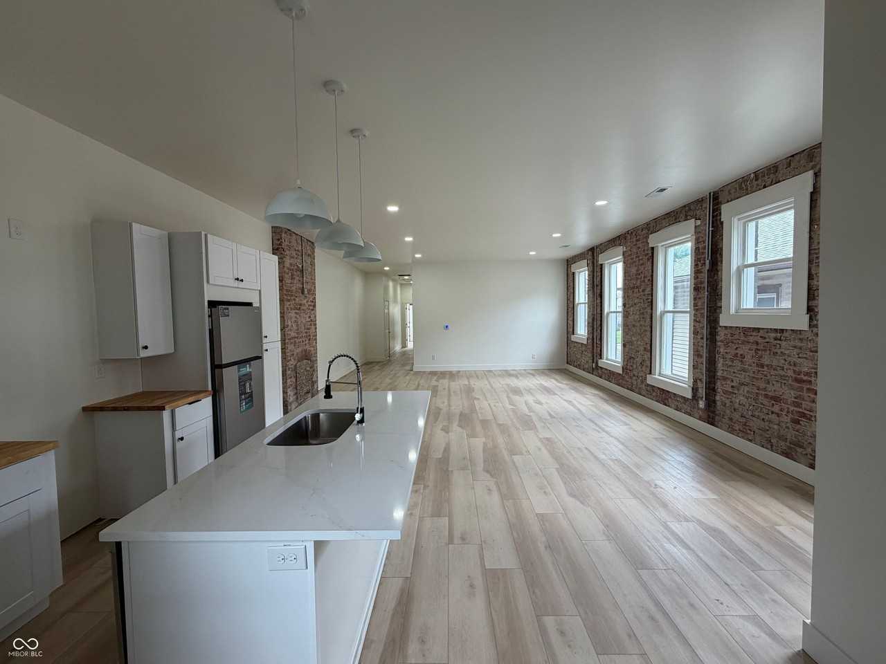 2701 N College Ave - Photo 2 of 7