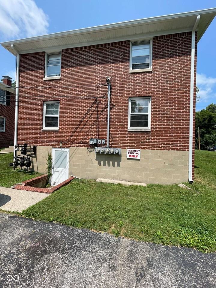 113 W Fifth St #H - Photo 2 of 11