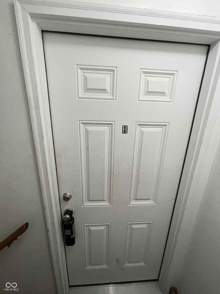 113 W Fifth St #H - Photo 3 of 11
