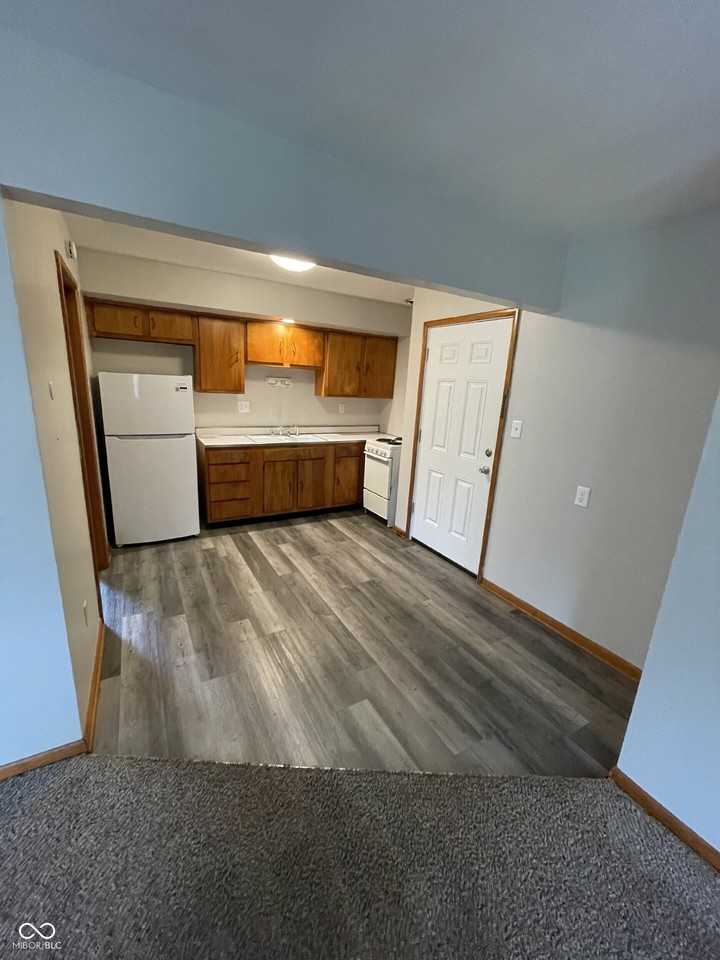 113 W Fifth St #H - Photo 6 of 11