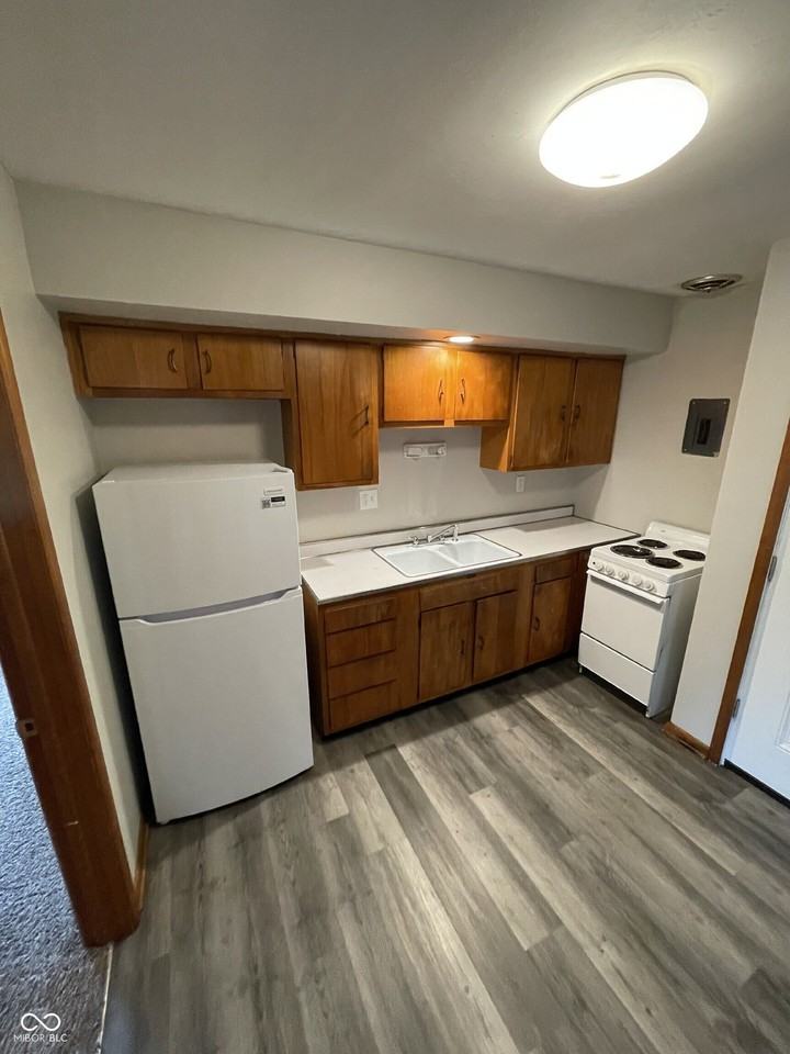 113 W Fifth St #H - Photo 7 of 11