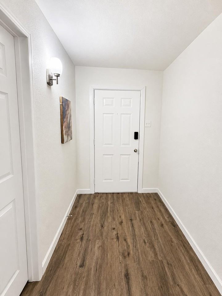 Buckingham Ln - Photo 5 of 30