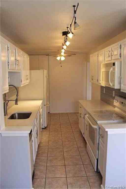 55 N Broadway #3-13 - Photo 6 of 13