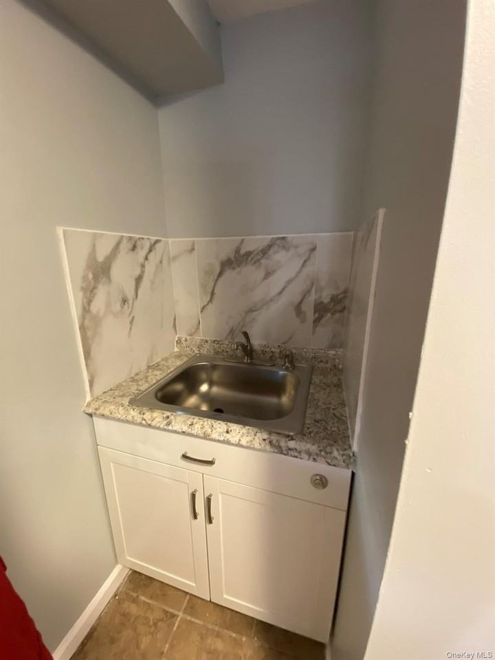 16 Frank Ave - Photo 6 of 13