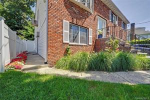featured image of 46 Homewood Ave #1L