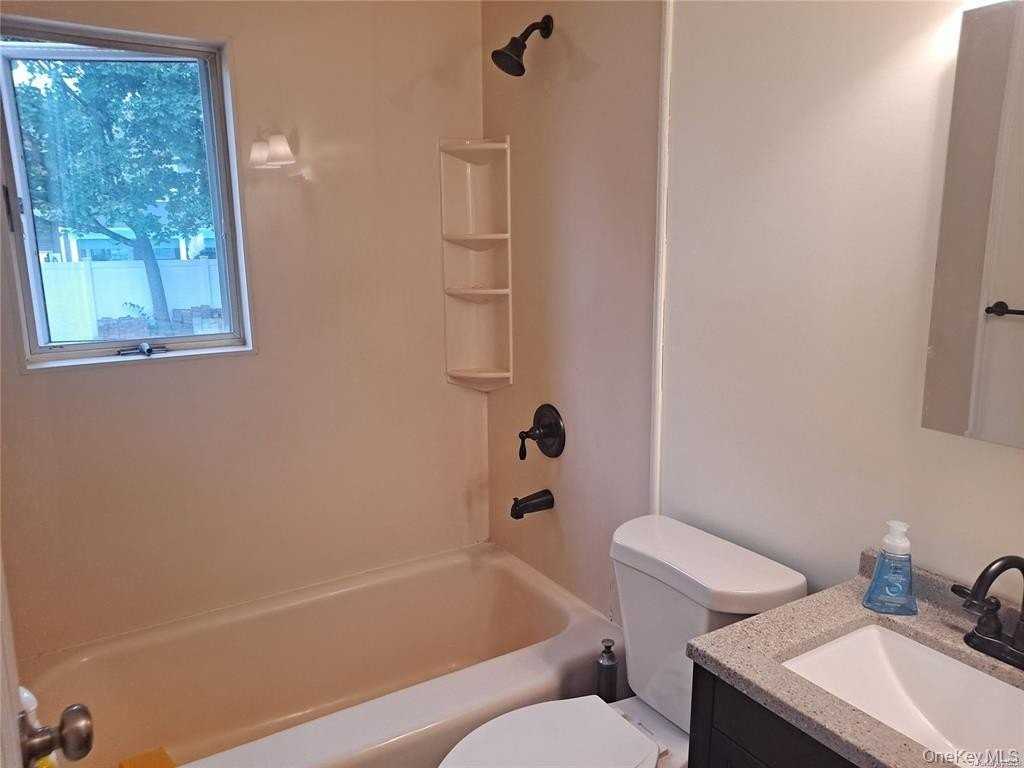 16 Cedar Dr #1stFL - Photo 2 of 9