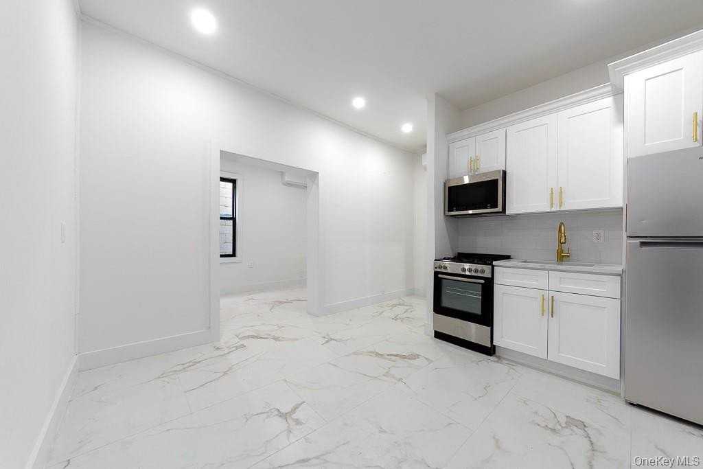 315 Riverside Blvd #5 - Photo 4 of 9