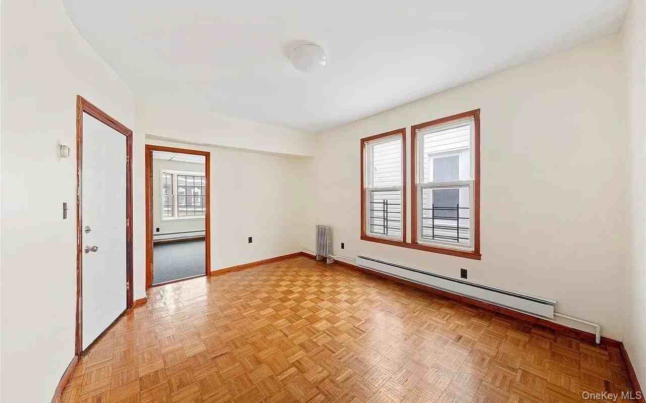 9037 77th St - Photo 4 of 6