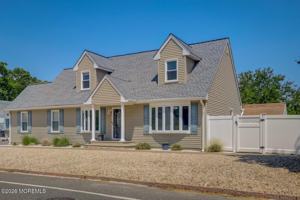 featured image of 1 Pine Crest Dr