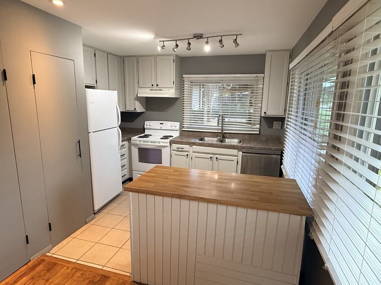 5561 Court F #5561 - Photo 6 of 15