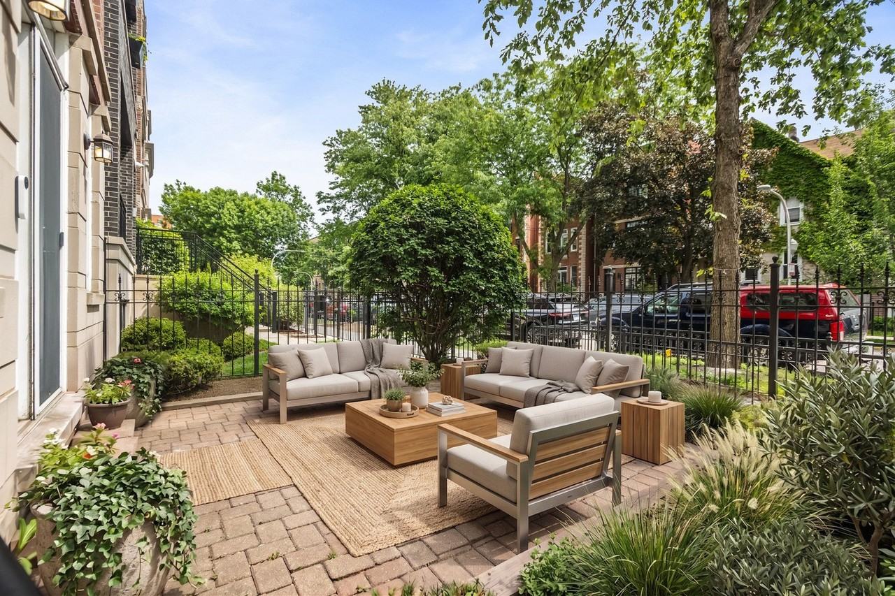 3928 N Greenview Ave #1 - Photo 2 of 21
