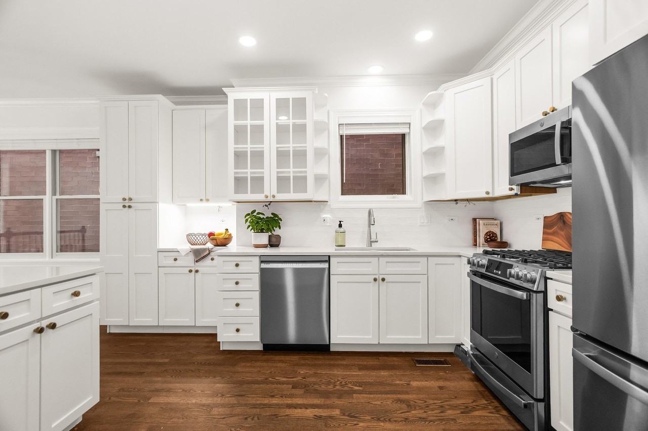3928 N Greenview Ave #1 - Photo 6 of 21