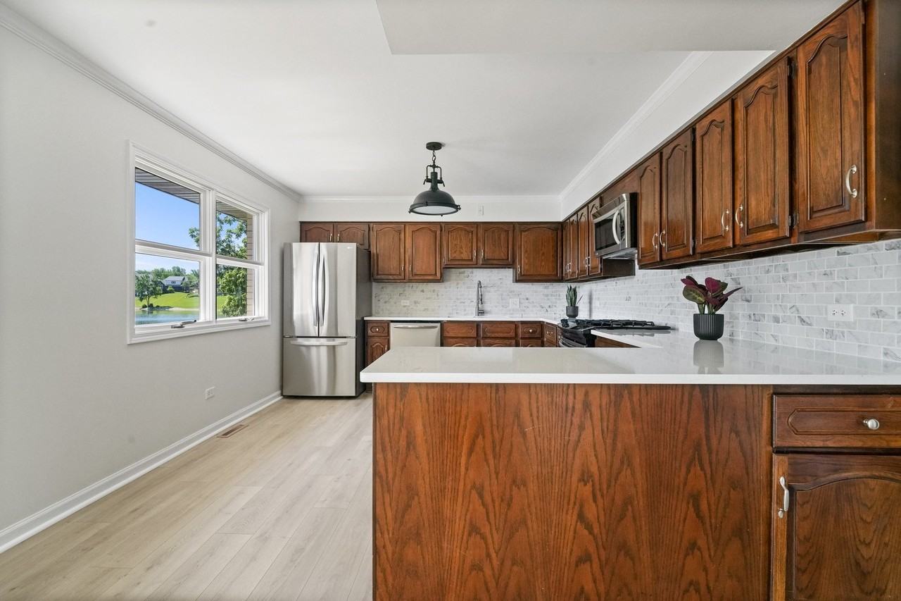 2720 N Bayview Ln - Photo 5 of 28