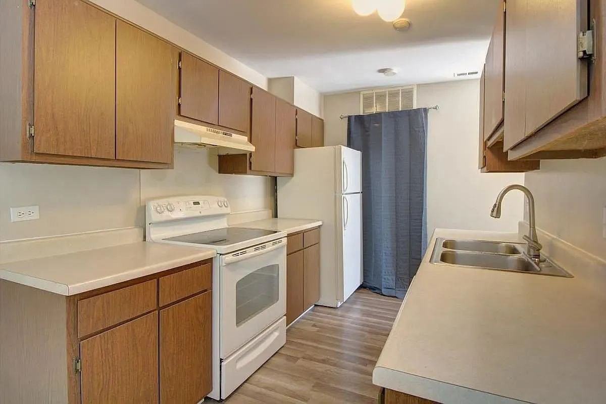 5946 Greenview Rd - Photo 3 of 12
