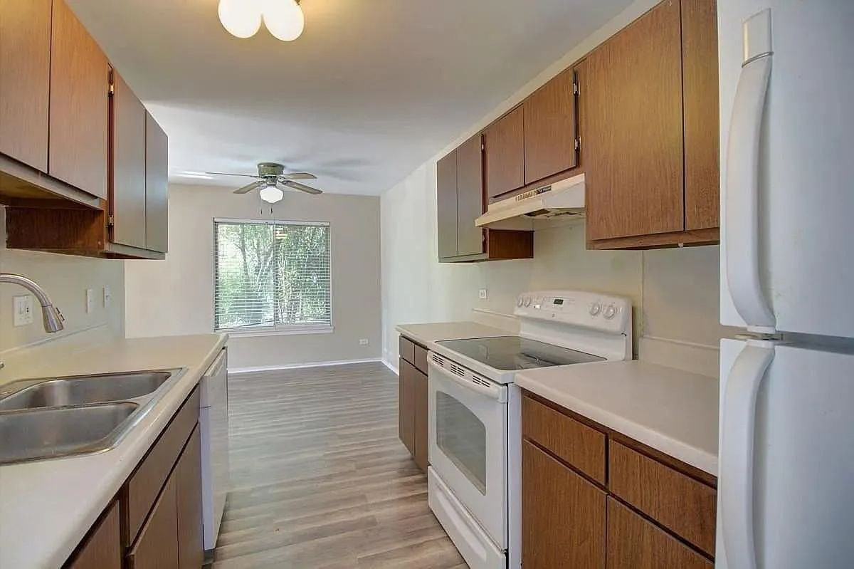 5946 Greenview Rd - Photo 4 of 12