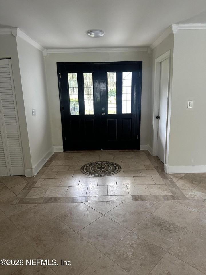 112 Granada Ln - Photo 2 of 8