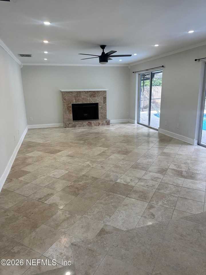 112 Granada Ln - Photo 6 of 8