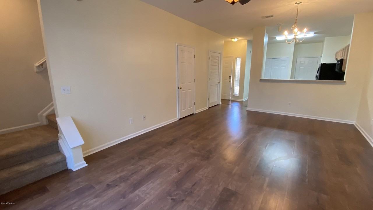 565 Scrub Jay Dr - Photo 4 of 17