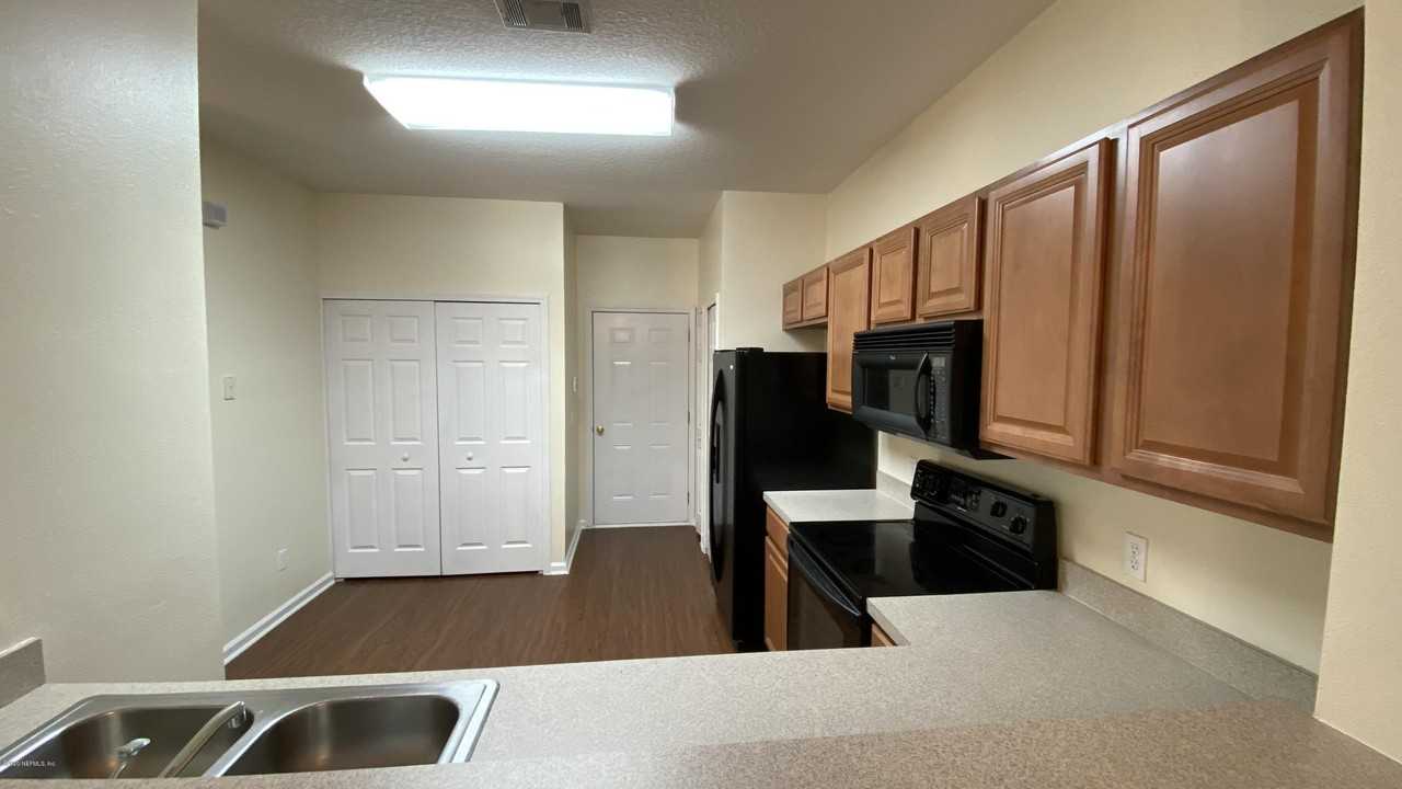 565 Scrub Jay Dr - Photo 7 of 17