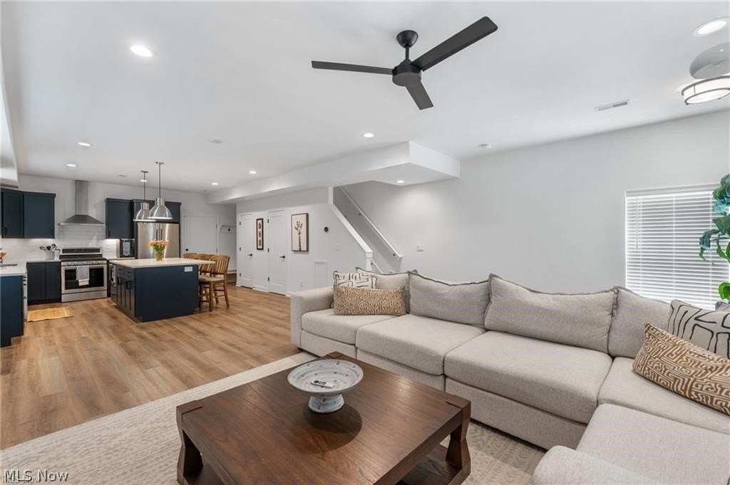 12203 Ashbury Ave - Photo 5 of 34