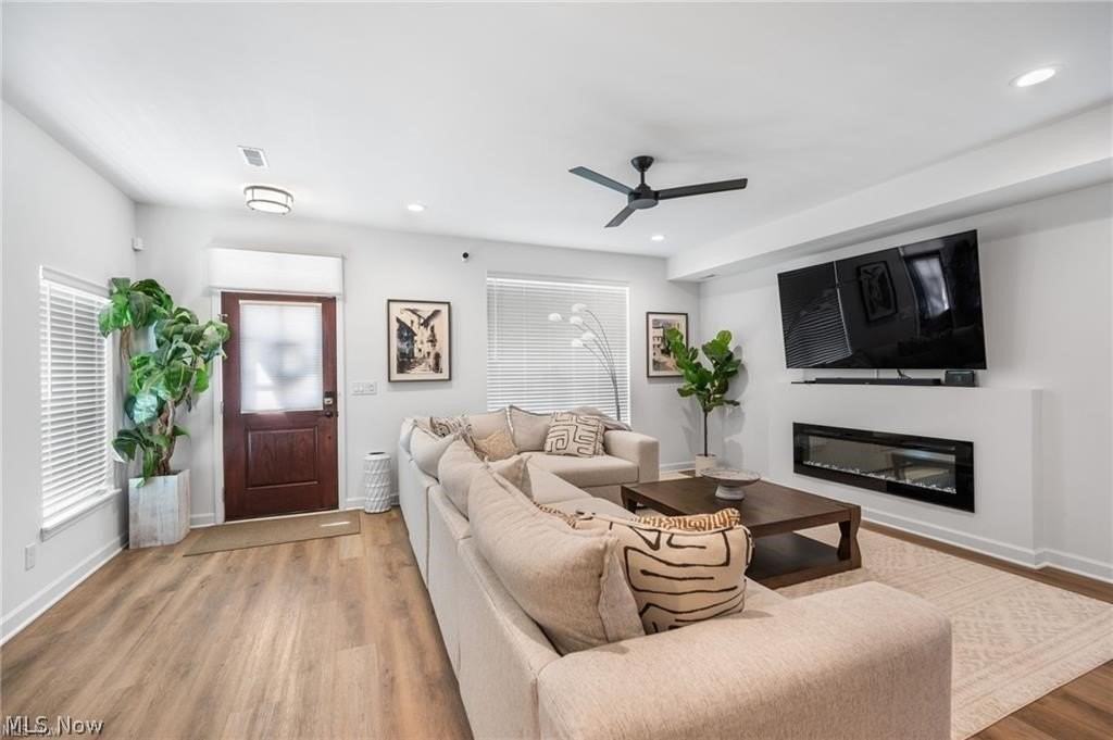 12203 Ashbury Ave - Photo 7 of 34