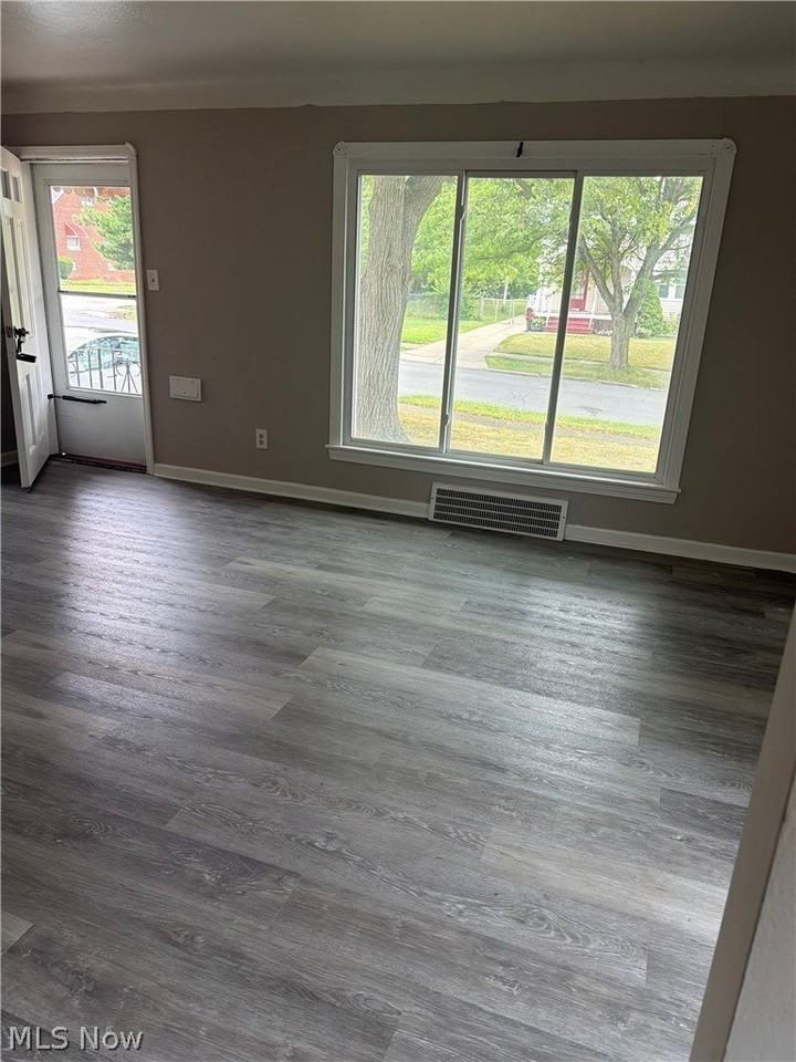 9725 S Highland Ave - Photo 2 of 26