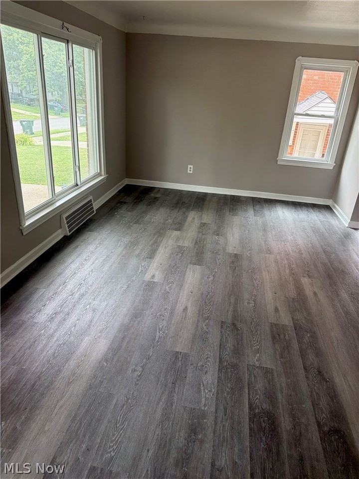 9725 S Highland Ave - Photo 3 of 26