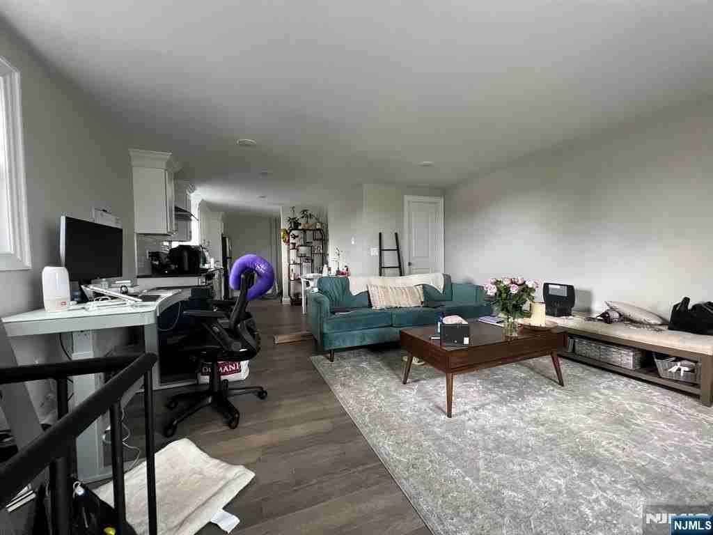 751 7th St - Photo 6 of 11