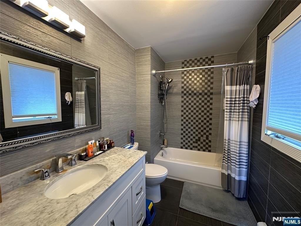 724 Undercliff Ave #B - Photo 2 of 9