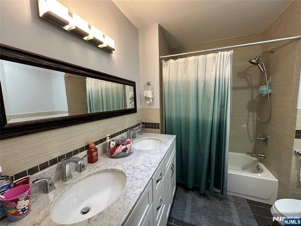 724 Undercliff Ave #B - Photo 4 of 9