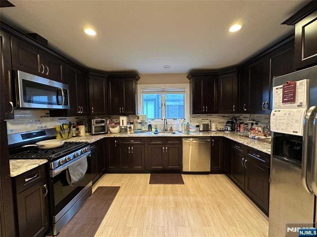 724 Undercliff Ave #B - Photo 5 of 9