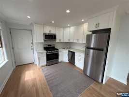 featured image of 307 9th St #3B