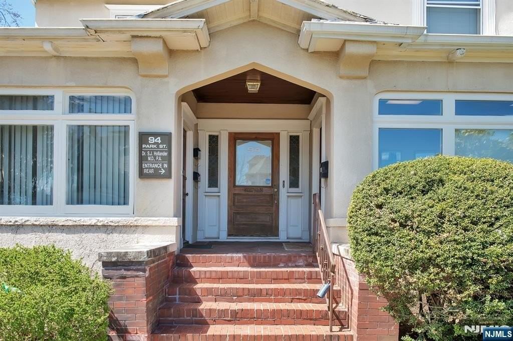 94 Park St #2R - Photo 3 of 23