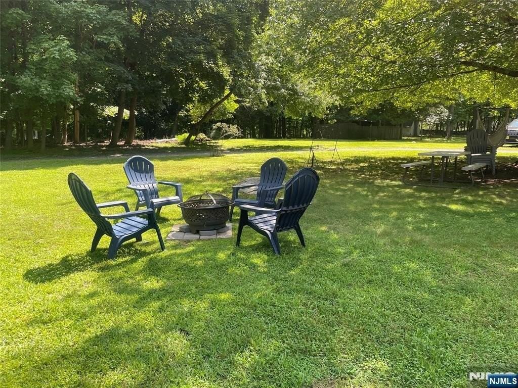 606 Wyckoff Ave #A - Photo 3 of 17